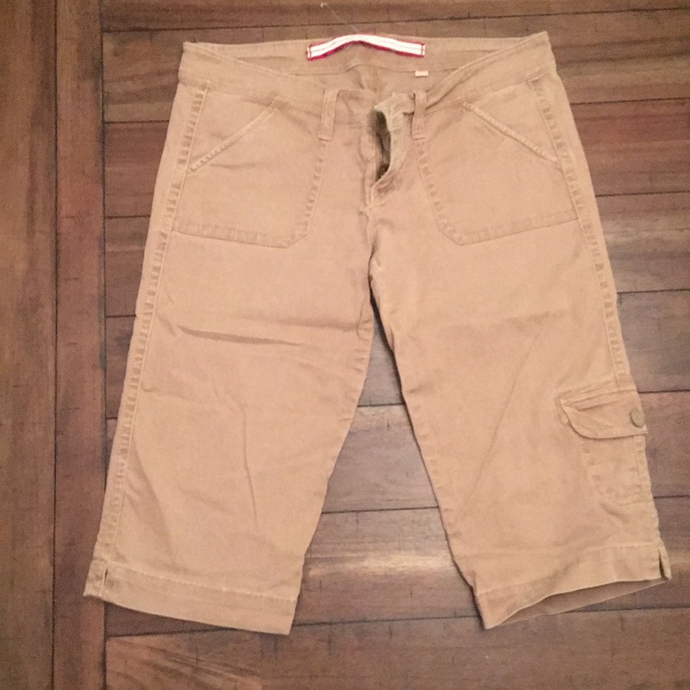 Hollister size 5 Bermuda shorts